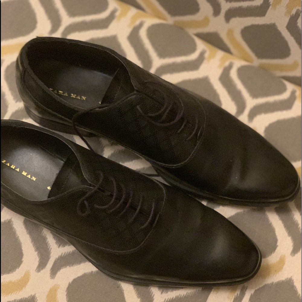 Black dress shoes